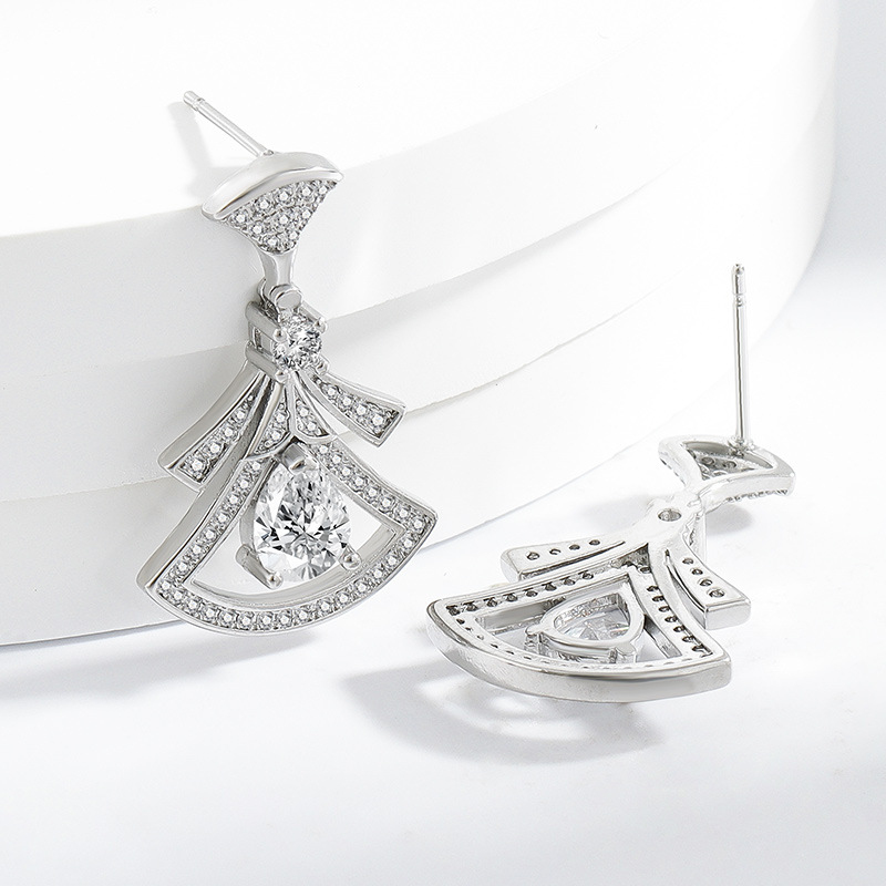 Exquisite Diamond-Set Fan-Shap - Body Jewelry Lot review and price